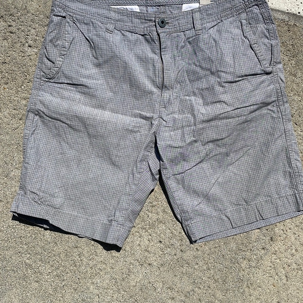 Kenneth Cole Reaction Men’s gray shorts | Size 30